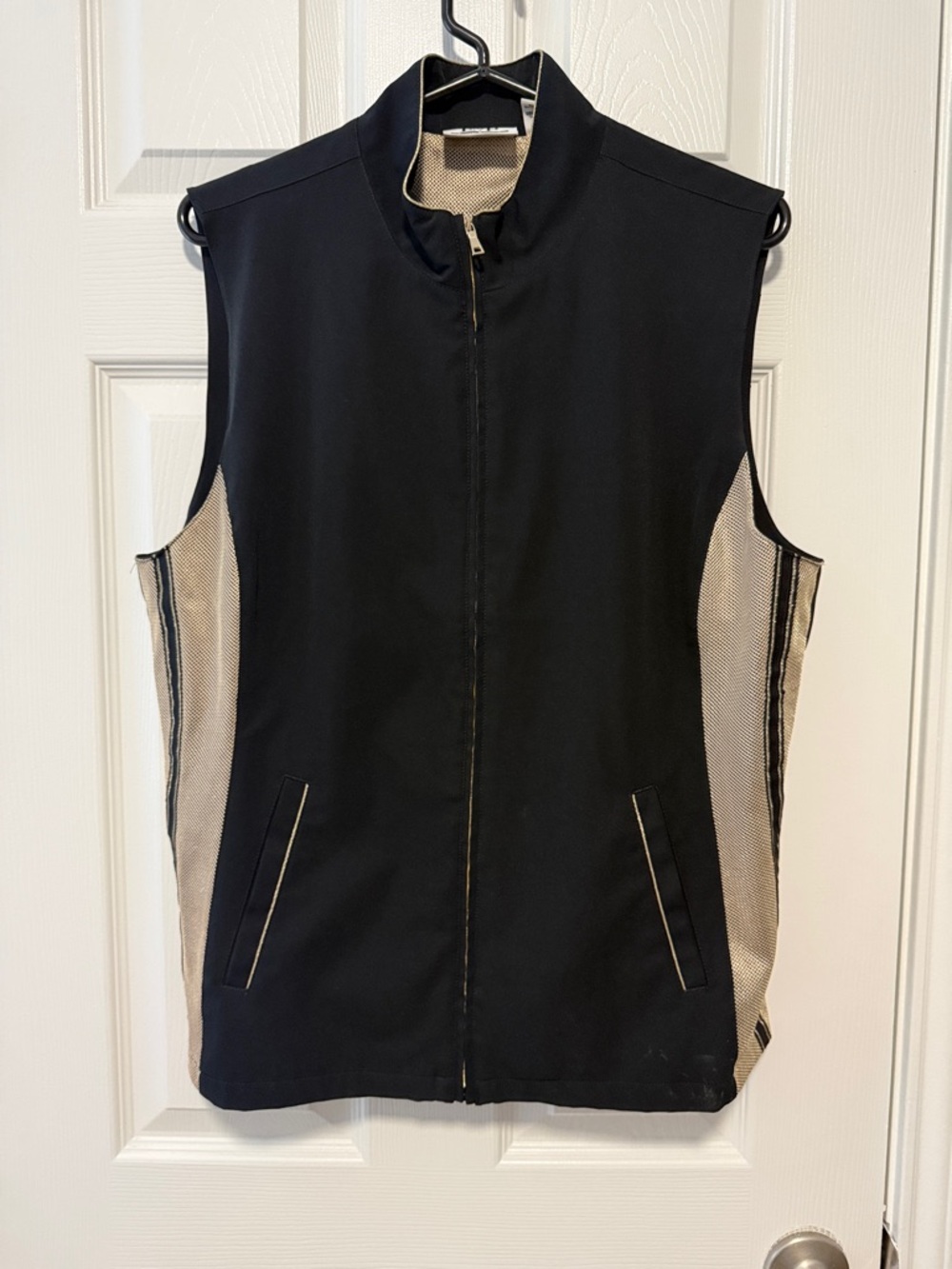 EP PRO TOUR TECH BLACK AND GOLD GOLF VEST EUC SIZE LARGE